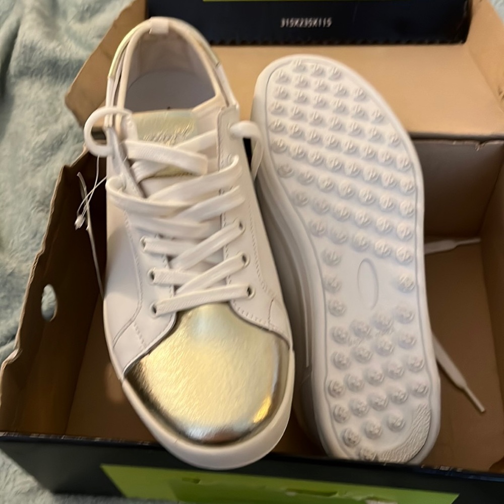 MEN'S GOLF SHOES - SIZE 8